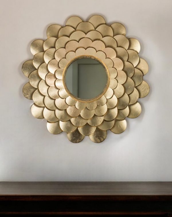 Homeroots - 32" Gold Scalloped Iron Framed Accent Mirror - Image 1
