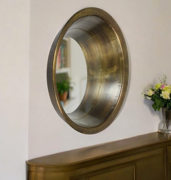 Homeroots - 21" Brass Round Metal Framed Accent Mirror - Image 1